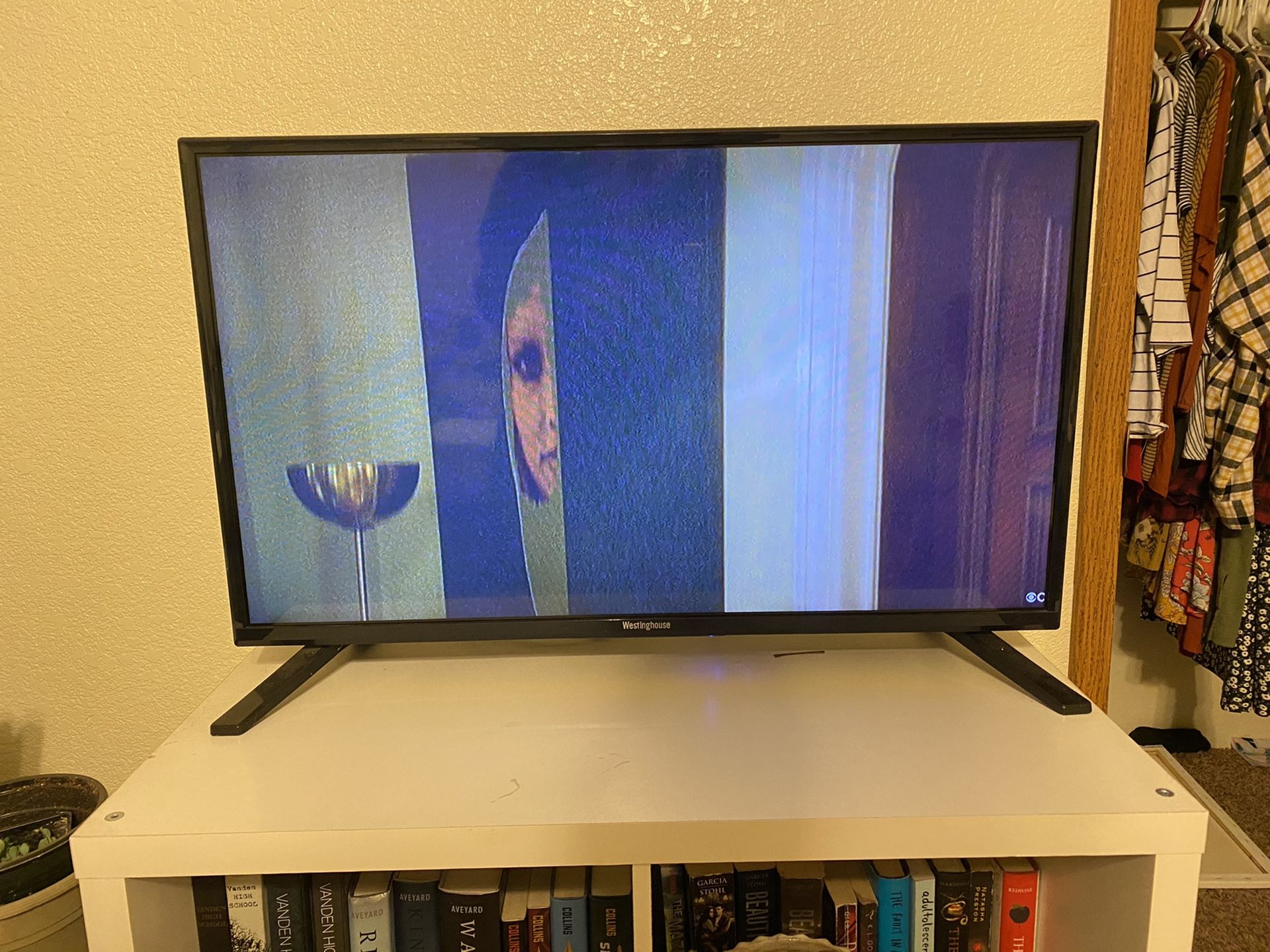 28” flatscreen tv