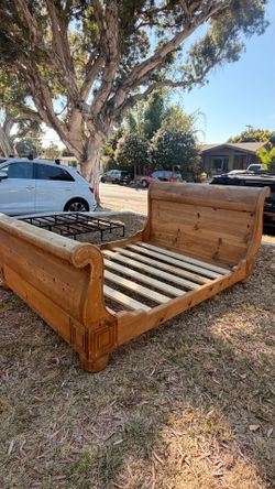 Queen Solid Wood sleigh bed frame