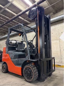 TOYOTA MODEL 8, latest model 6600 lb,3 stage, side shift