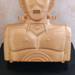 VINTAGE  STAR WARS C3PO TALKING GOLD CARRY ACTION FIGURES CASE.
SEE OUR OTHER GREAT VINTAGE ART ANTIQUES JEWELRY SPORTS FURNITURE FISHING LURES MOVIES
