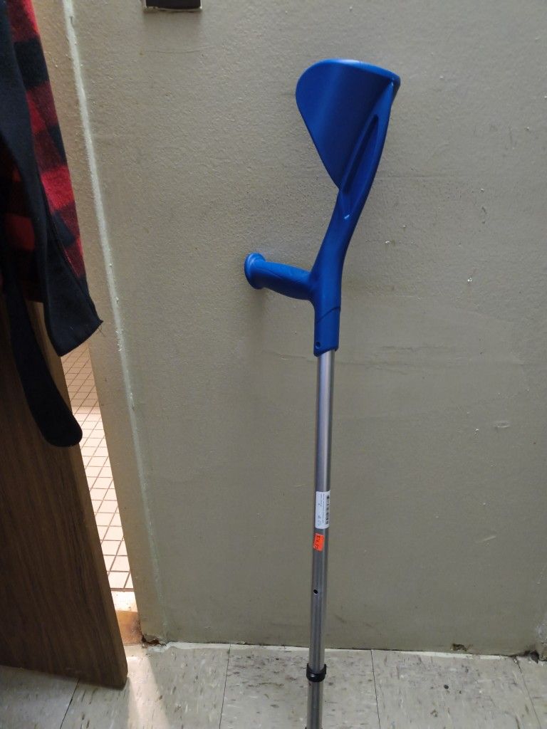BRAND NEW NEVER USED CANE IN GREAT CONDITION