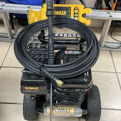 DEWALT PRESSURE WASHER (DXPW61373)