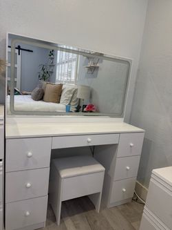 Vanity with led light and 7 drawers