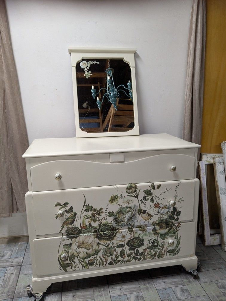 Gorgeous Vintage Dresser & Mirror 