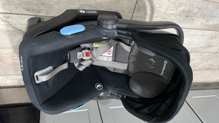 UPPAbaby MESA infant car seat. This specific model appears to be the MESA V2 in the "Jake" (black) fashion,