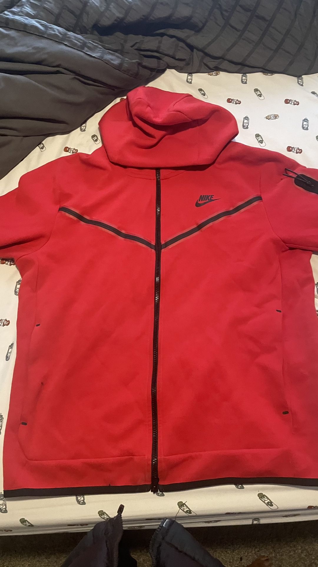 Red nike tech