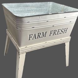 RUSTIC FARM FRESH METAL RAISED TUB