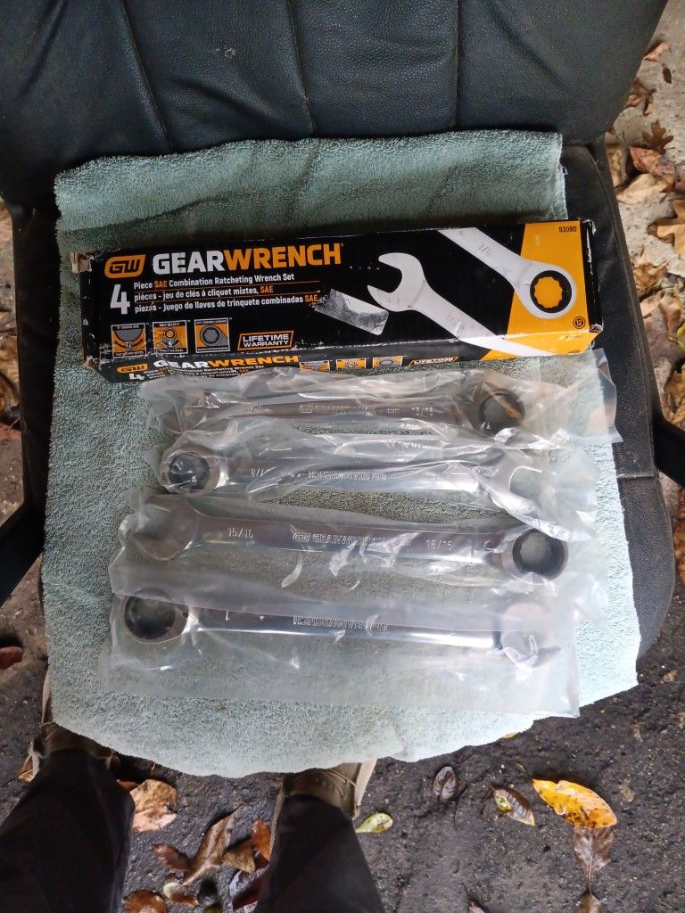 Gearwrench 4 PC. Sae Combination Ratcheting Wrench Set. . Sku # 9309D