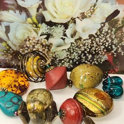 #2147, TRESKA CABOCHON BEADS STRETCH BRACELET.
