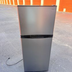 Haier  HA10TG21SS 24 Inch Counter-Depth Top Freezer Refrigerator with 9.8 Cu.Ft. Total Capacity, 2 Spill Proof Glass Shelves, Humidity Controlled Cris