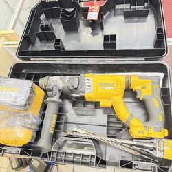 DeWalt Rotary hammer drill with 6AH batt & Charger
