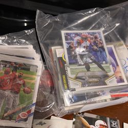 NFL/MLB. Rookie Cards And Regular Cards