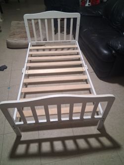TODDLER BED