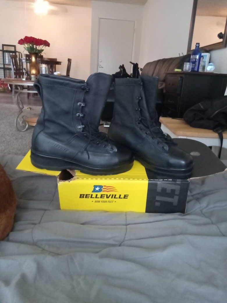 BELLEVILLE Work Boots Men's 9 W / Women's 11 W. Steel Toed.