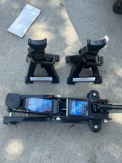 2.5 ton jack with two stands for $40