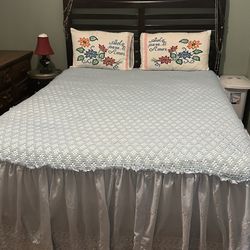 Bed Size Is A Queen, The Refrigerator Is Stainless Steel,The Dinning Table Is A 6 Chairs, The Stove Is Electric 