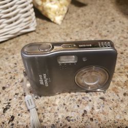 Nikon Coolpix L2 Camera