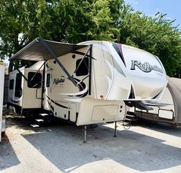 2018 grand design reflection fifth wheel camper with four slide outs 41 feet long