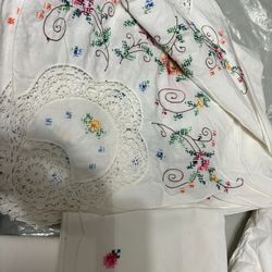 Mantel y servilletas, bordado