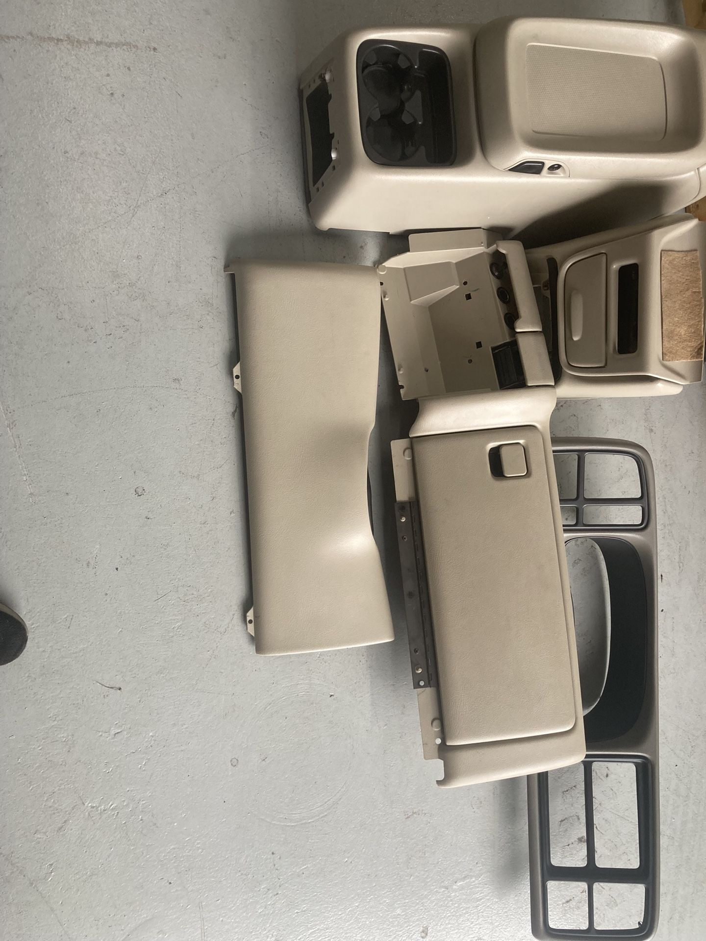 Center Console For Yukon 2002