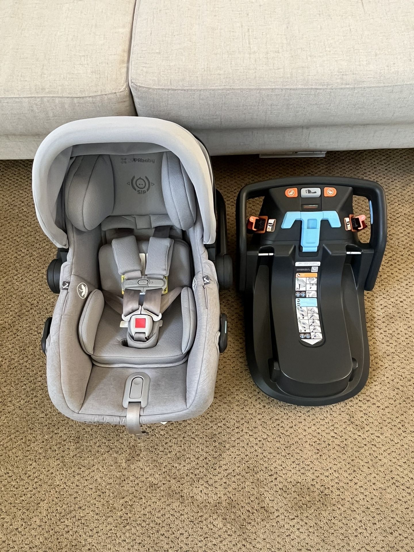 UPPAbaby MESA V2 Infant Car seat with base