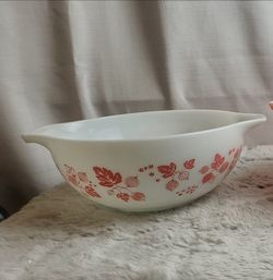 Vintage Pyrex Pink Gooseberry Cinderella Mixing Bowl 443, 2 1/2 QT