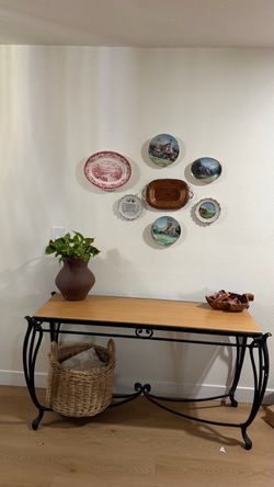 Metal entrance table with glass top