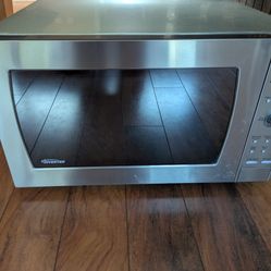 Panasonic Microwave 2cu ft