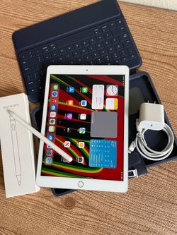 iPad 7th Generation  32GB WiFi + Cellular (Unlocked) with keyboard, pen & Accessories