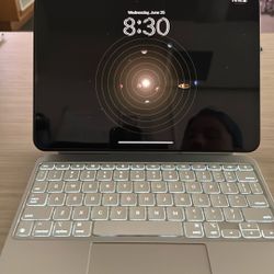 Ipad Pro M4 11 Inch 256gb with magic keyboard