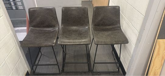 Yes they are available Set of 3 Gray Faux Leather Bar Stools
