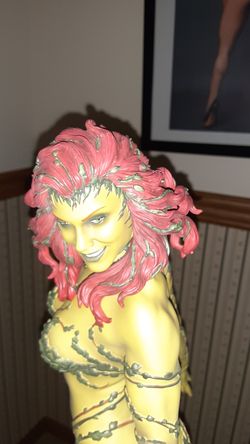 Sideshow Collectibles "Poison Ivy "statue