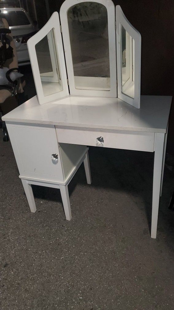 White Vanity Girls Ladies