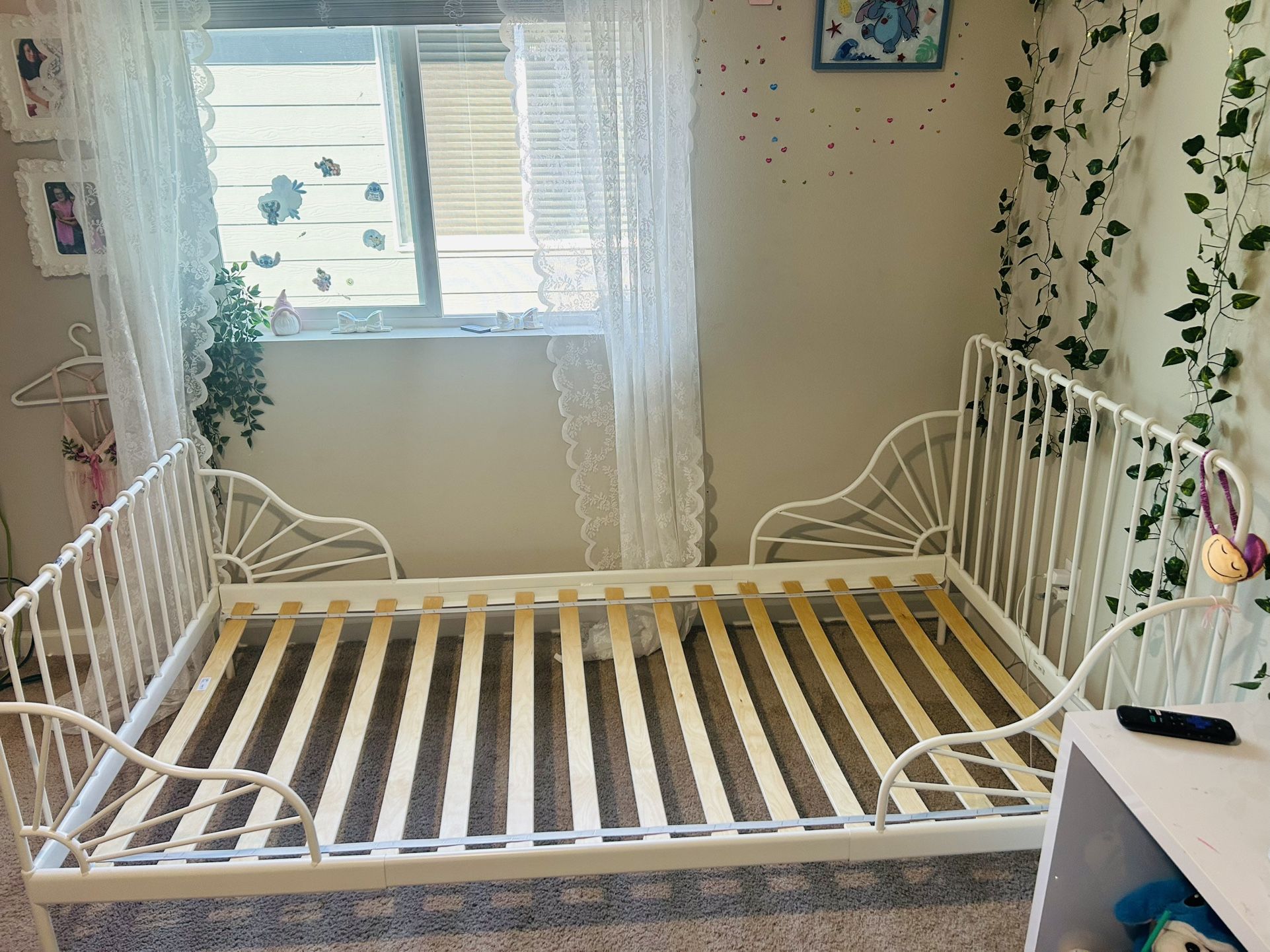 β¨ White Metal Toddler Bed Frame β Excellent Condition β¨