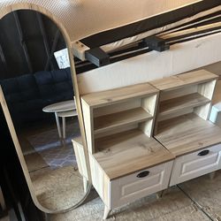 2 Nightstands And Mirror 