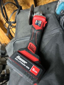 Grinder with battery