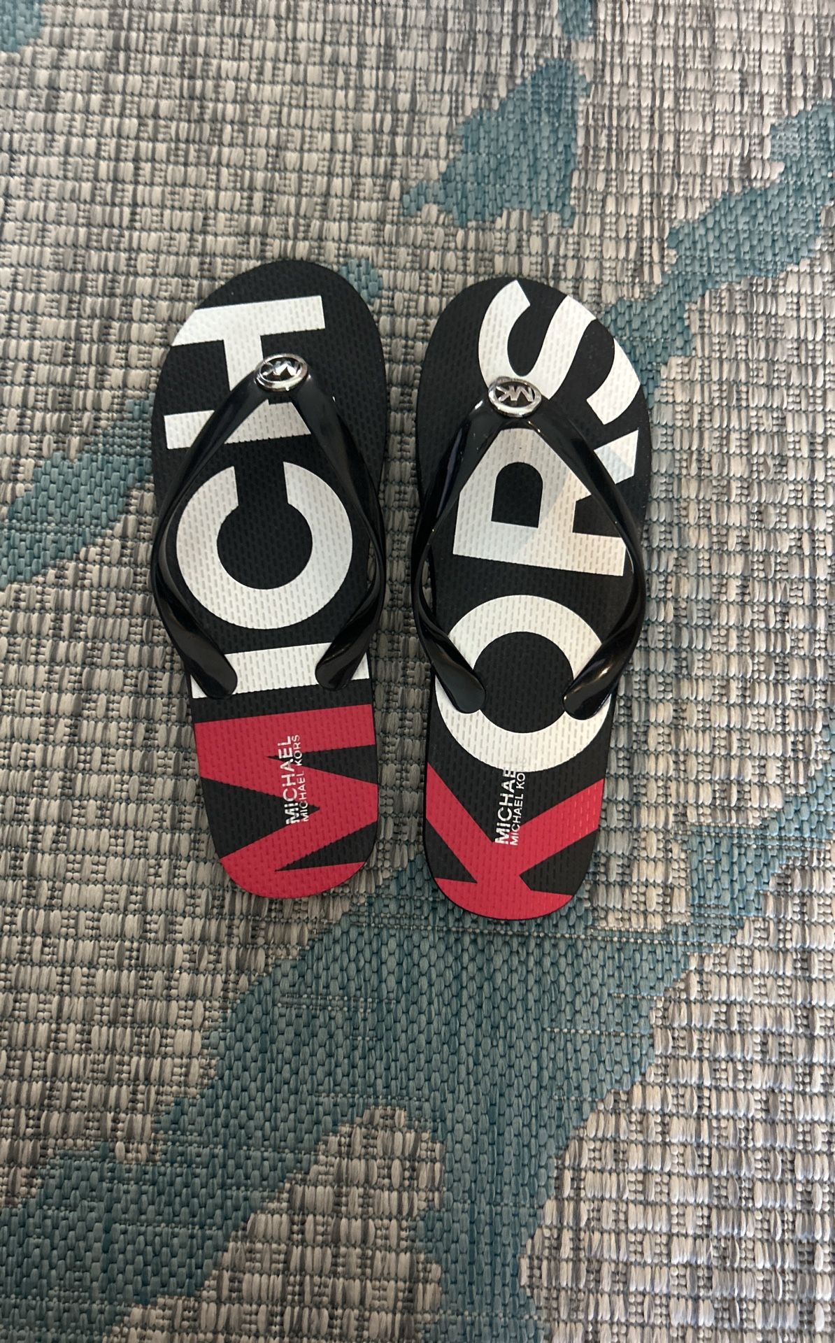 New Michael Kors Black White Red Flip Flops Size 7/8