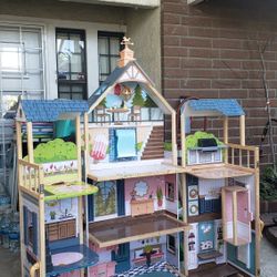 Large Doll House 