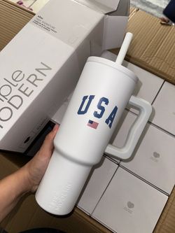 Simple modern USA 40 oz tumbler with handle & straw