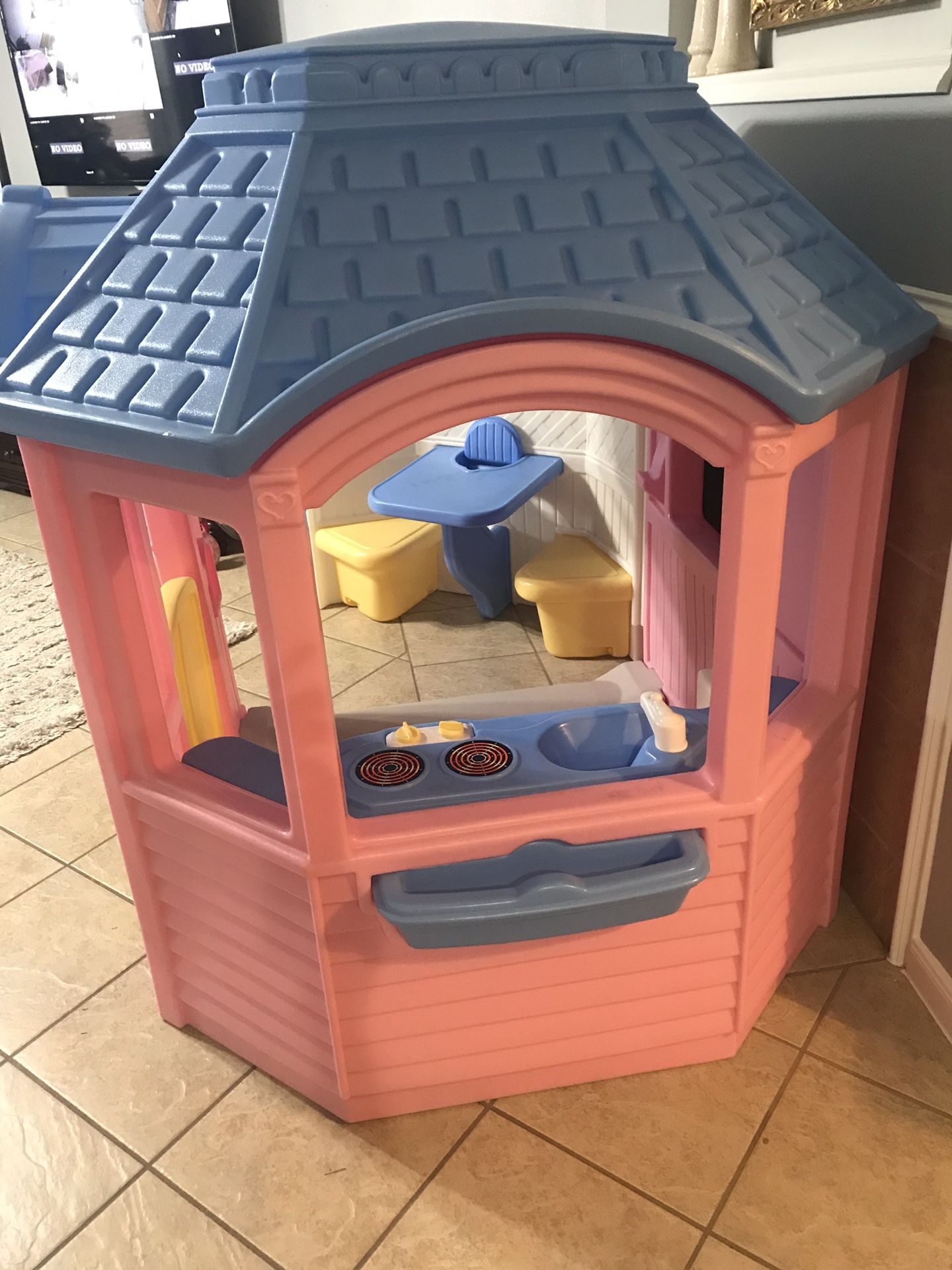 RARE Little Tikes Victorian Playhouse in EXCELLENT condition for Sale in Kingwood, TX OfferUp