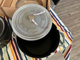 NEW Staub cast iron pot 7 quarts in gray.