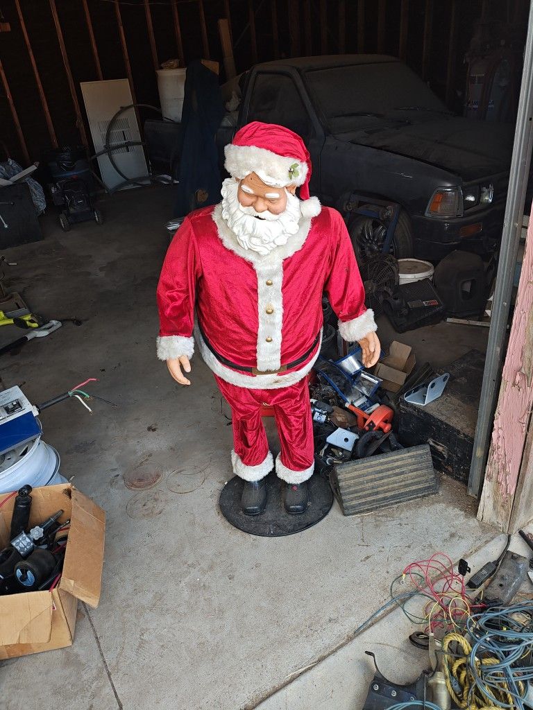 Holiday Time Life Size Animated Dancing Santa with Realistic Face
Track
Overview