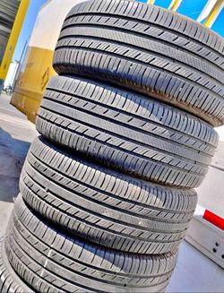 235/55/20michelin📍📍 Vendo un set de llantas con 80% de vida las 4 📍🌟