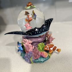 Finding Nemo Snow Globe