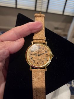 Cork like WATCH. LIKE NEW. NEEDS BATTERY