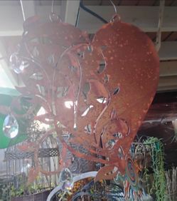 Metal yard art heart shaped decor
