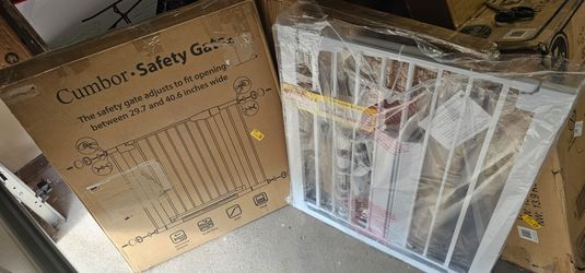 Cumbor 29.7-40.6" Baby Gate for Stairs, Mom's Choice Awards Winner-Dog Gate for Doorways, Pressure Mounted Auto-Close Pet Gates for Dogs Indoor,