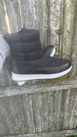 Size 7 Women’s Winter Boot