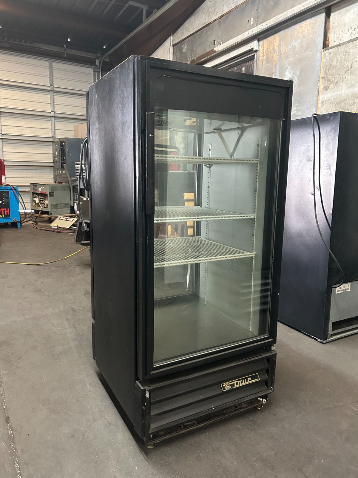 TRUE GDM-10PT GLASS DOOR PASS-TRHOUGH MERCHINDISER