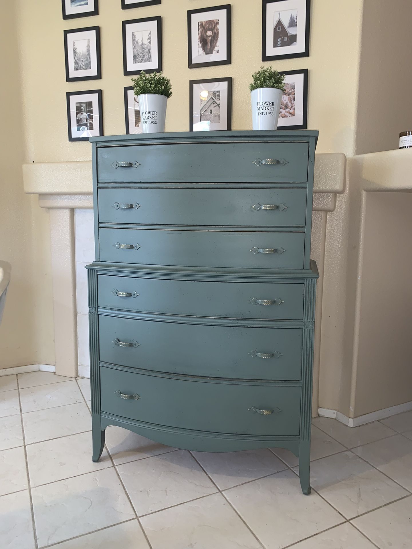 DRESSER